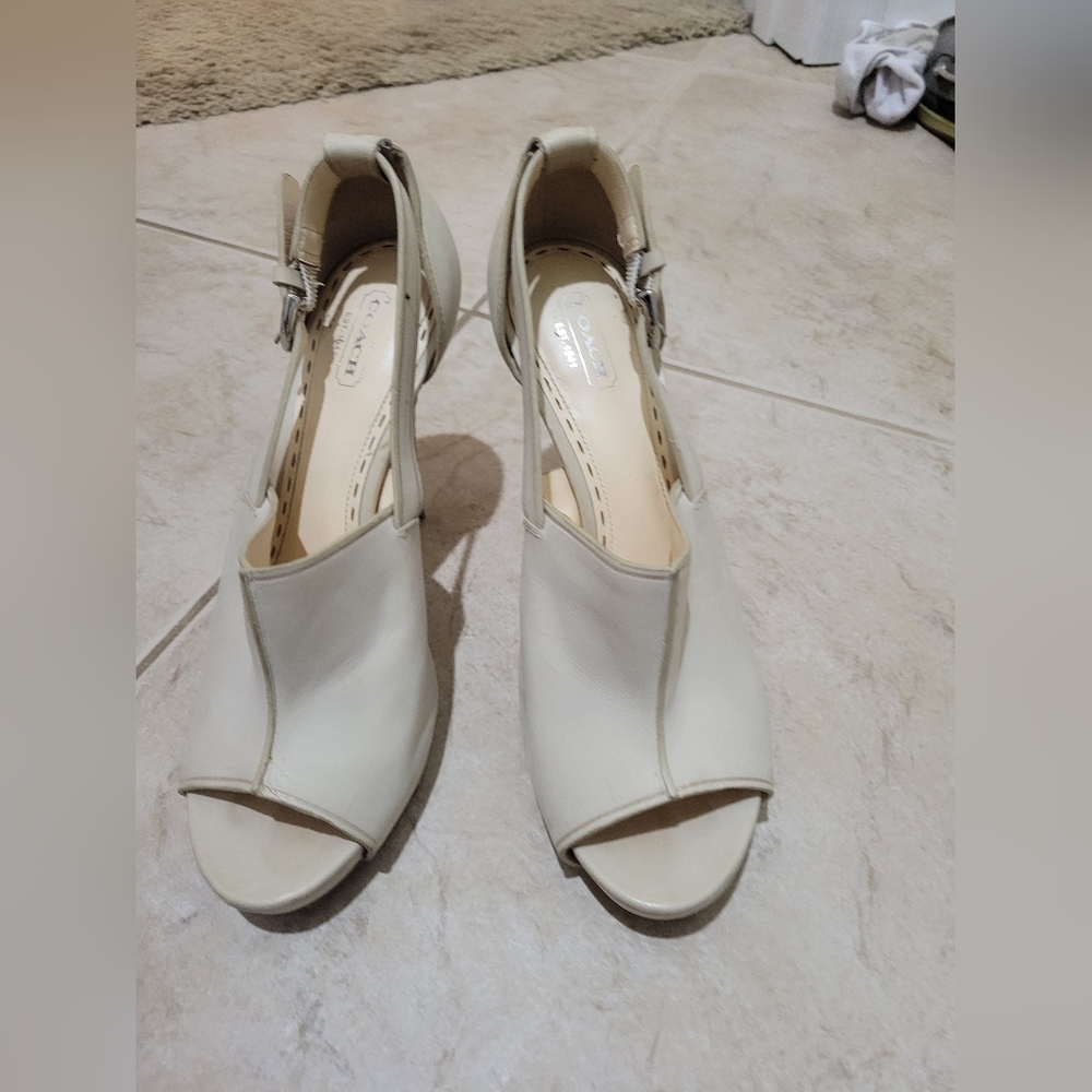 Coach Elegant Cream Peep-Toe Heels Ashton Size 9